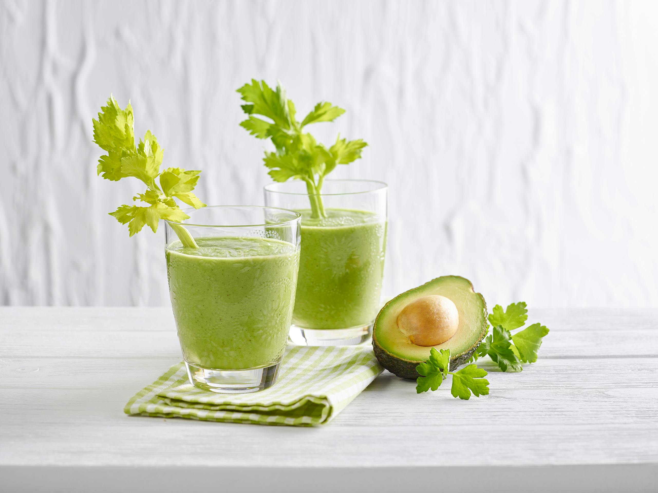 Smoothie verde cu pătrunjel şi avocado — Reţetă | Kotányi