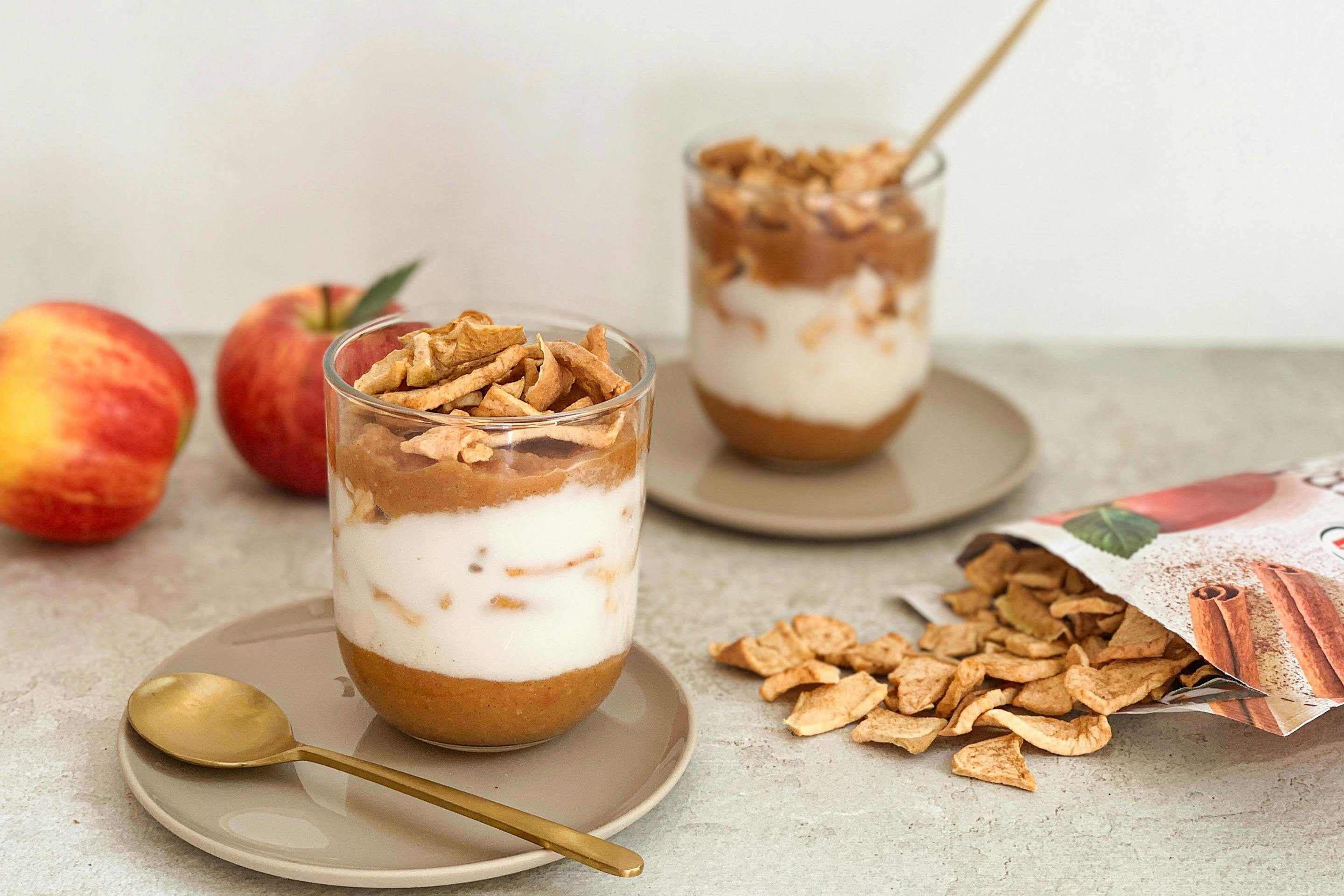 Apfel Zimt Chips Dessert in2 Gläsern geschichtet